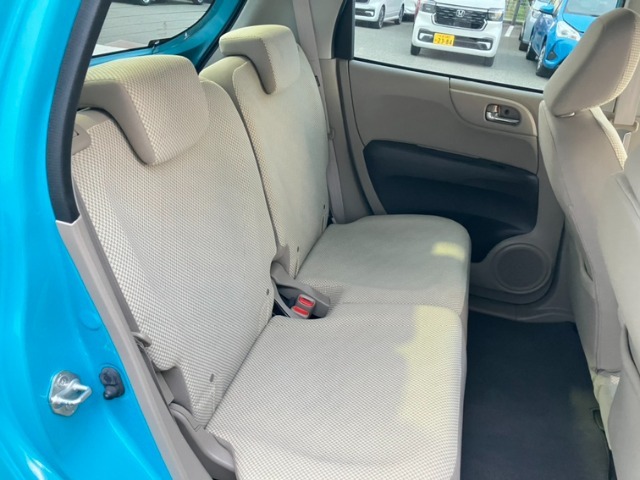 後部座席も広い空間を確保できゆっくり乗車できます！ファミリーでお出かけも余裕です♪