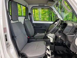 運転席シート廻りは使用感も少なく、良好な状態となっています。丁寧に使われていたことがよくわかりますね。