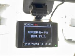 Wキャブ　乗車定員6名　リモコンキー　前方ドライブレコーダー　Aftermarketルームミラー型デジタルインナーミラー　純正ラジオ　ETC　フォグライト　左電動格納ミラー　荷台あおり三方開放　前席パワーウィンドゥ