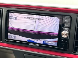 【バックカメラ】駐車時に後方がリアルタイム映像で確認できます。大型商業施設や立体駐車場での駐車時や、夜間のバック時に大活躍！運転スキルに関わらず、今や必須となった装備のひとつです！