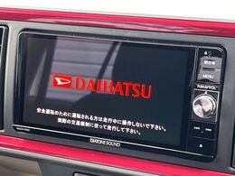 【純正ナビ】人気の純正ナビを装備。オーディオ機能も充実しており、Bluetooth接続すればお持ちのスマホやMP3プレイヤーの音楽を再生可能！毎日の運転がさらに楽しくなります！！