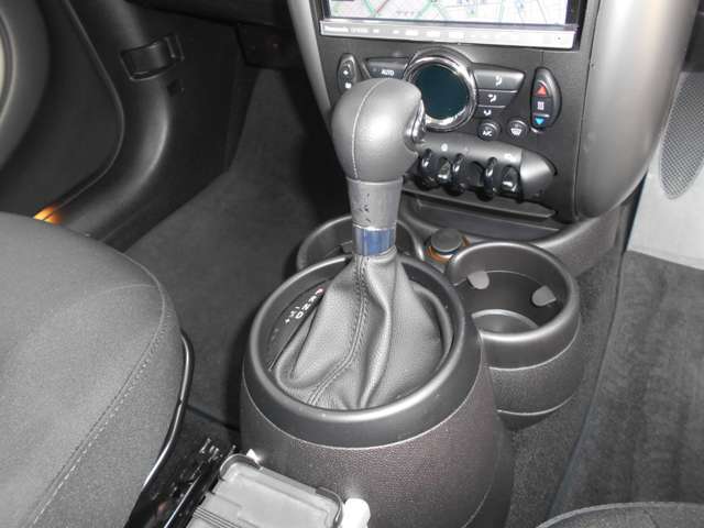 ご納車整備の際は、基本的な消耗品（EGオイル・エレメント、FRワイパー、ACフィルター）は状態問わず新品交換をし、新車から3年以上経過している車輌はバッテリーも状態問わず新品交換いたします！