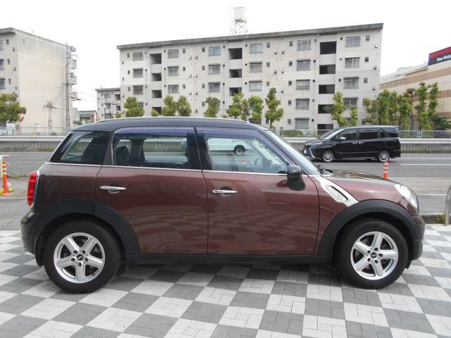 走行距離3.6万キロの禁煙車として使用されており、内外装・機関系共に状態はいいです。バッテリー等の消耗品交換はもちろんですが、前後ブレーキパッドや前ローダー、カムカバーガスケットも交換後のお渡しです！