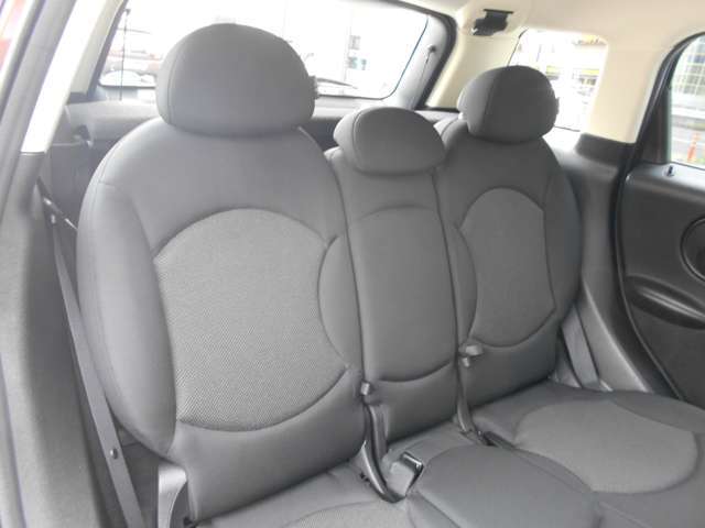 当店でショールームに隣接した場所に中部運輸局認証の自社整備工場を持ち、輸入車の整備には欠かせないコンピューターテスターも完備しております！2017年末にリニューアルし、最新鋭の装備が整っております。