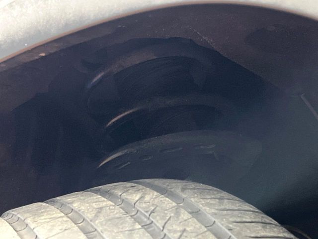 お車を安心してお乗りいただく為には、足回りの定期点検が欠かせません。サービスサポート（有償保証）では無料点検もご提供しており、安心のカーライフをお過ごしいただけるサポート体制が整っています。