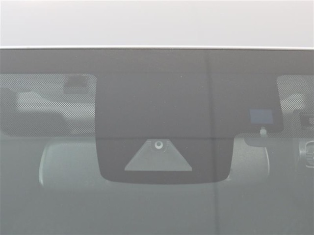サポカーは、高齢運転者を含めたすべてのドライバーによる交通事故の発生防止・被害軽減対策の一環として、国が推奨する新しい自動車安全コンセプトです。詳しくは販売店スタッフまでおたずねください。