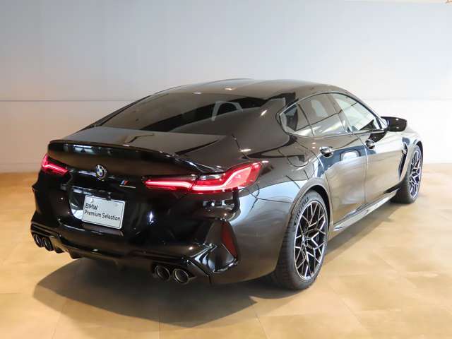 どの角度からもBMWのフォルムが際立ちます。