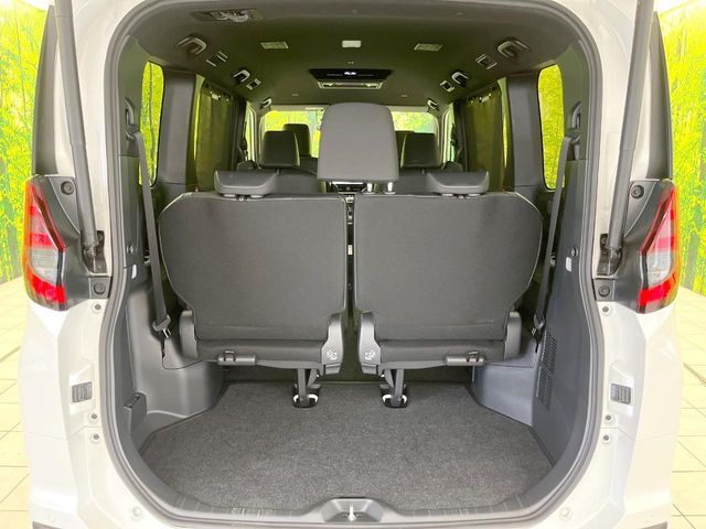 積み下ろしのしやすいデッキにはたっぷりと荷物を積み込んでいただけます。遊びから仕事まで、様々なシーンで頼れます♪