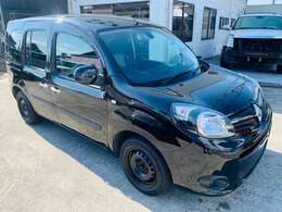 当店、中古車専用車庫も完備しており、お車の納車点検はもちろん、ボディーの保護などにも気を使っております。納車までに妥協の無いよう心がけております。