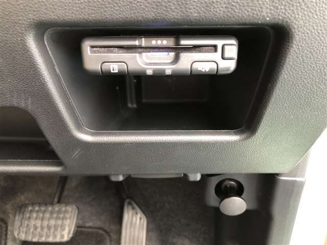 ETCなら高速道路の料金所をスイスイと通過！　スマートインターチェンジからも、高速道路へ乗り降りできます。