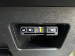 【ETC】有料道路を利用する際に料金所で停止することなく通過できる、ETC車載器（ノンストップ自動料金収受システム機器）が装備されています。セットアップを行うことで利用可能になります。