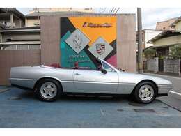 ★英国カスタムモデルで世界に1台です♪電動と手動にてオープン動作になります♪