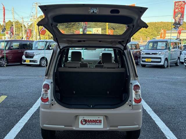 ☆チャンスの魅力10☆　　お客様に少しでも安くお車を提供するために、チャンスでは店舗看板や、装飾、展示車両用のポップやシールなど、ほとんどの物を自社制作しています！スタッフの手作りの物も多数あります！