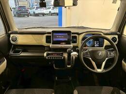 コックピット。車内もキレイで嫌な臭いもありません！ご納車後の臭いが付きにくくなる「空気触媒コーティング」もあります。