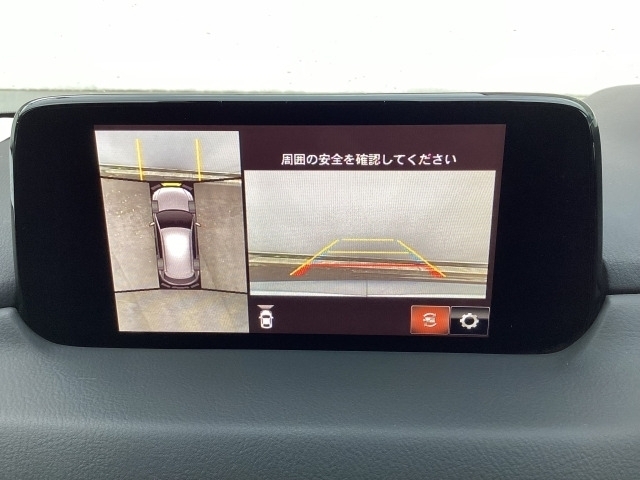【360度モニター】クルマの前後左右に備えたカメラを活用し、トップビュー・フロントビュー・リアビュー・左右サイドビューの映像をセンターディスプレイに表示し、確認しづらいエリアの安全確認をサポート！