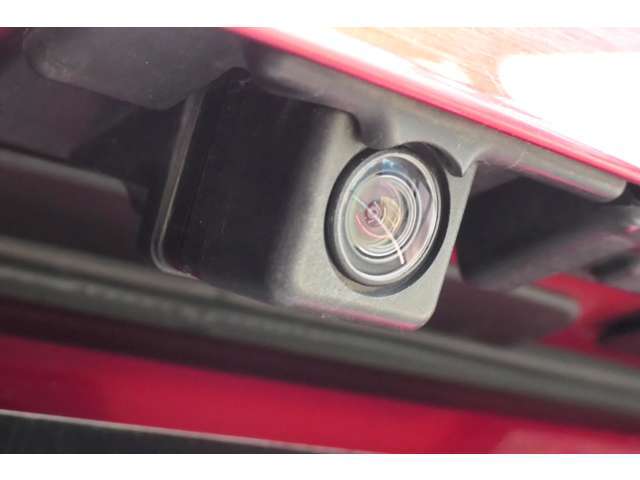 後退時には便利なオプション・駐車が苦手な方にも安心なカラーバックモニターを装備