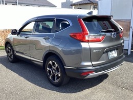 自社整備工場で点検整備をおこなってからお渡ししています。車検が残っている場合は『12ヶ月点検整備』を、車検整備付きの場合は『車検整備』をおこないます。整備費用は車両本体価格に含まれています。