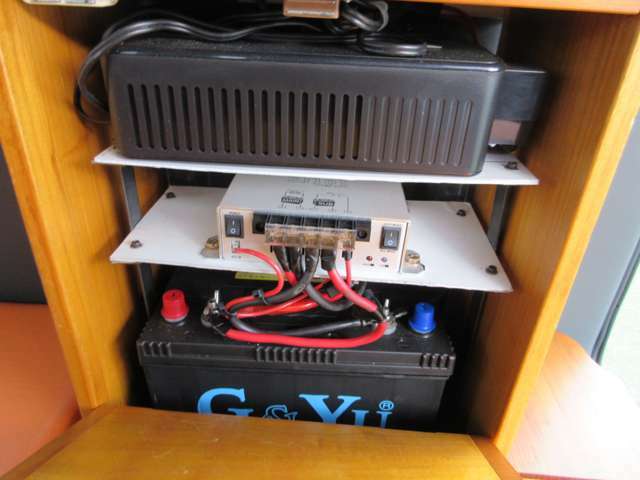 ☆家具棚の下段庫内に電気類を全て集約で使い易く、安心して使える電気配線！