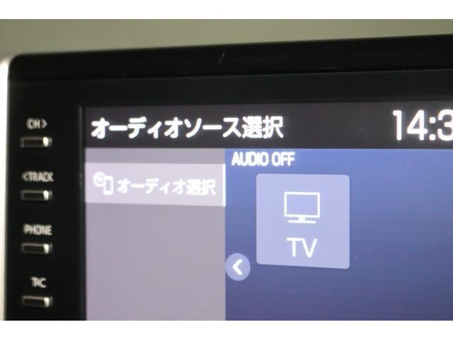 ディスプレイオーディオ。　多彩なエンターテイメントがお楽しみいただけます。（テレビご利用の際は、別途契約等が必要となる場合があります）