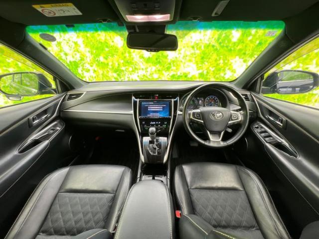 WECARSの展示場では実際に見て、触ってお車をお選びいただけます！知識の豊富な営業スタッフが様々なカーライフをご提案いたします！