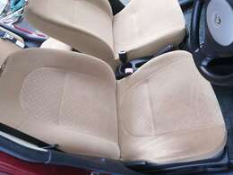 シートはきれいで良い状態です。