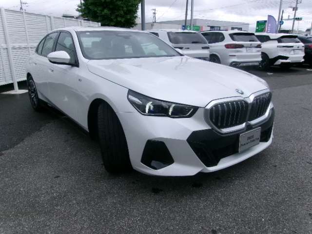当社ではコーティングも承っております！BMWがお勧めいたしますイノベクションコーティングは塗装面を守りながら新車時の深い光沢と重厚なツヤを保ち続けることができます。愛車を長く綺麗な状態でお乗り頂けます！