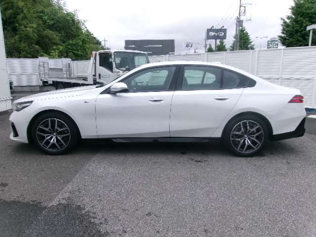 クオリティーの高い、デザイン、安全性、走りはBMWならでは！！新しいBMWで駆け抜ける歓びを体感してください！！