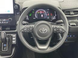 【純正革巻きステアリング】上質な革を使用することで、手にしっかり馴染み運転しやすい素晴らしいハンドルです。