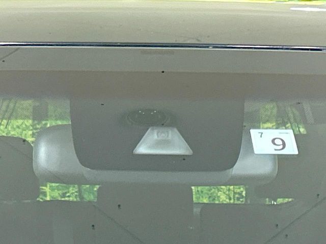 【トヨタセーフティセンス】走行中に前方の車両等を認識し、衝突しそうな時は警報とブレーキで衝突回避と被害軽減をアシスト。より安全にドライブをお楽しみいただけます。