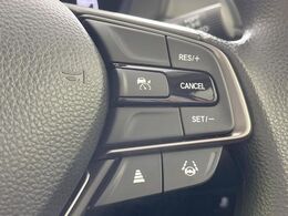 【アダプティブクルーズコントロール】高速道路での長距離走行が楽に！！自動で速度を保つクルーズコントロールが、衝突軽減システムと連携し、前方の車両を感知して車間を保つように速度調節してくれます！！