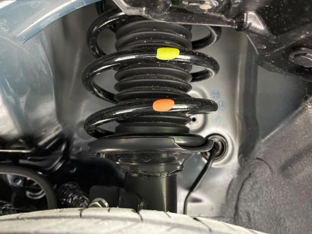 お車を安心してお乗りいただく為には、足回りの定期点検が欠かせません。サービスサポート（有償保証）では無料点検もご提供しており、安心のカーライフをお過ごしいただけるサポート体制が整っています。