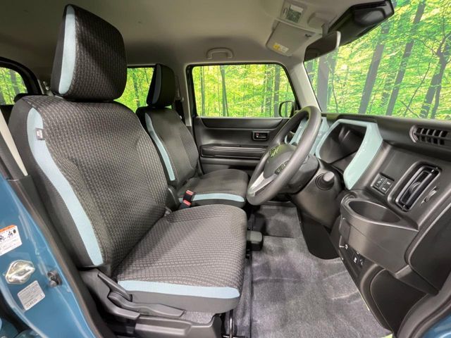 運転席シート廻りは使用感も少なく、良好な状態となっています。丁寧に使われていたことがよくわかりますね。