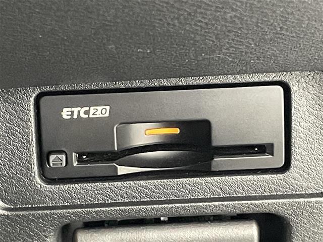 【ETC2.0】ITSスポットから運転支援サービスが受けられます。「安全運転支援」、「渋滞回避支援」、「災害時支援」の情報サービスがあります。またナビ連動タイプのETCの場合、渋滞情報がナビに表示されます。