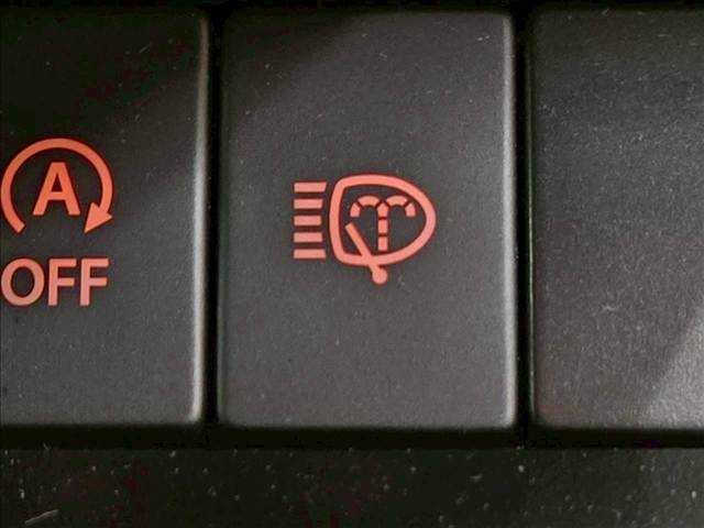 【プリクラッシュセーフティ】搭載しております。広い速度域で、警報とブレーキアシスト！