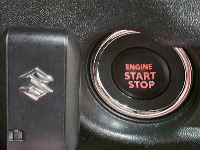 【スマートキー＆プッシュスタート】装備しております。持ったままでドアの開閉可能となります。