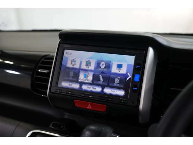 TV/CD/DVD/Bluetooth対応のナビ装備です◎各種エンタテインメントが快適なドライブをより盛り上げます。オートエアコンを装備しているので設定した温度で車内の温度調整を自動で行ってくれます！