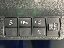 【ホンダセンシング】走行中に前方の車両等を認識し、衝突しそうな時は警報とブレーキで衝突回避と被害軽減をアシスト。より安全にドライブをお楽しみいただけます。