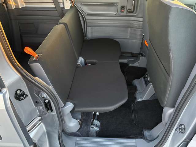 後席も使用感少なく綺麗な状態を保っております。