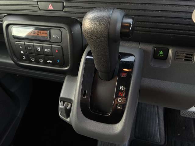 シンプルで扱いやすいシフトレバーです！