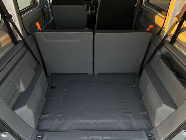 ラゲッジスペースも広々で荷物もしっかり詰めます！