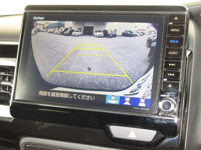 バックをするとき自動でリアの様子が映る『リアカメラ』付き！ナビ画面で確認しながらバックができますから安心ですね。でも、目視も大切ですよ！安全第一でお願いします！