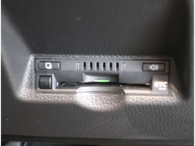 ETC車載器付きです。高速道路の料金所もスムーズに通過できます。