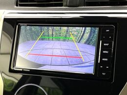 【バックカメラ】駐車時に後方がリアルタイム映像で確認できます。大型商業施設や立体駐車場での駐車時や、夜間のバック時に大活躍！運転スキルに関わらず、今や必須となった装備のひとつです！