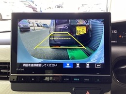 運転が苦手な方も車庫入れラクラクです！ギアをリバースに入れれば自動的にモニターが切り換わりますので、面倒な操作は不要です。狭い駐車場もお車を傷つけず安心です！