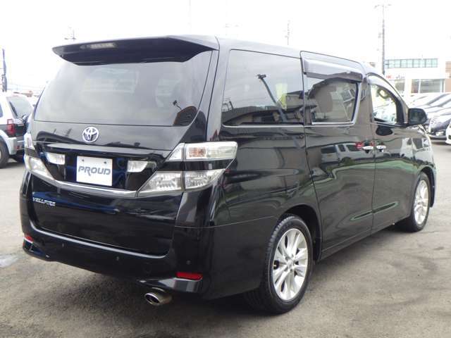 車両入庫チェックではエンジン・機関系をはじめ、電装装備、内装など100項目以上のチェックをしています。試乗も行なっていますのでご安心下さい。