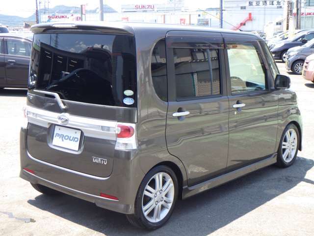 車両入庫チェックではエンジン・機関系をはじめ、電装装備、内装など100項目以上のチェックをしています。試乗も行なっていますのでご安心下さい。