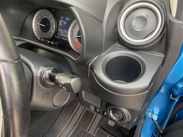運転席ドリンクホルダー