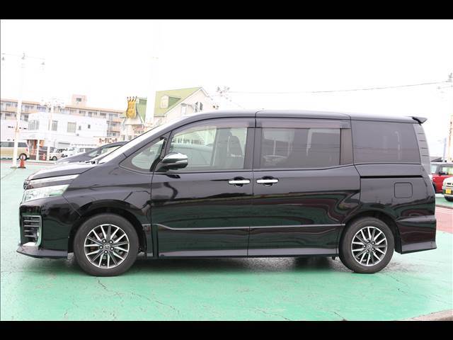 スライドドア車は狭い駐車も安心！お買い物にも便利、ドアの開閉による接触など、心配無！