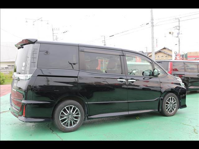 スライドドア車は狭い駐車も安心！お買い物にも便利、ドアの開閉による接触など、心配無！
