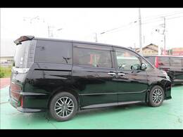 スライドドア車は狭い駐車も安心！お買い物にも便利、ドアの開閉による接触など、心配無！